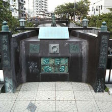 橋ごとにいろいろな装飾が施されていました。