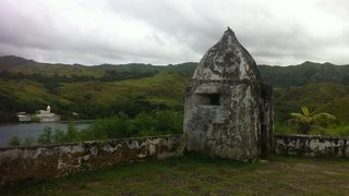 1790年ころからある砦。おもちゃのような大砲があります。