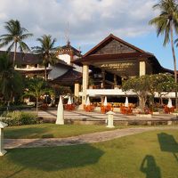 敷地内からのホテルを見た感じ