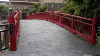 早朝の静かなねね橋