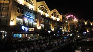 安全に川辺を楽しめる街