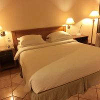 部屋はキングサイズベッドをシングル使用で、快適でした。