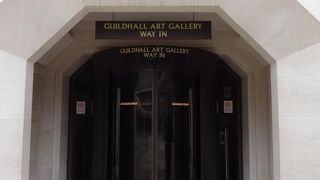 改装工事は終了。何故か、入り口で持ち物をチェックされます。