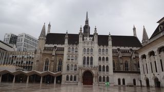 1411年にギルドの統治の中心として建設された建物。