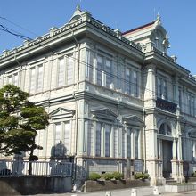 正面と左側側面