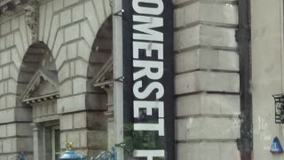 コートールド美術館が中にあります。