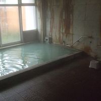 露天風呂はありませんが、乳白色の硫黄泉１００％掛け流しです