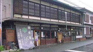 素朴な駅前食堂です