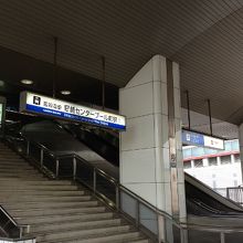 阪神本線尼崎センタープール前駅もまた、大きい