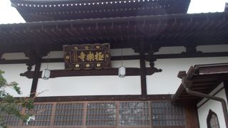 早朝の静かな極楽寺