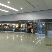 第2ターミナルにスタバがある。