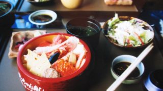 海鮮やお寿司、沖縄郷土料理をメインにした料理店