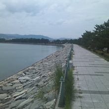 片男波公園沿いにはこのような風光明媚な遊歩道が続いていました