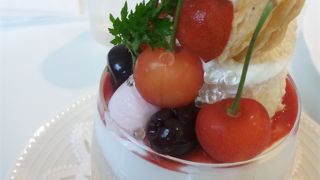 パフェを食べる時はここに