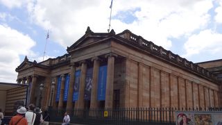 1859年に開館した美術館