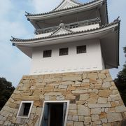 模擬天守展望台からの眺めがよい知多市南部の公園