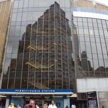 マディソンスクエアーガーデンに入口があります。