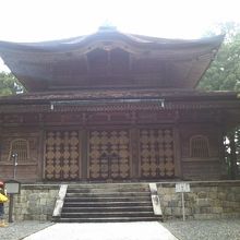 重厚な風情の戒壇院