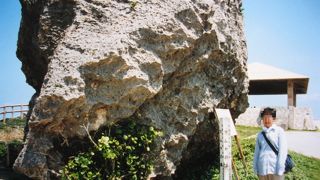 絶世の美女の霊を弔うために造られたとお墓