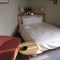 変則なコナーの部屋ですが、ベッドがダブルで広くて快適でした