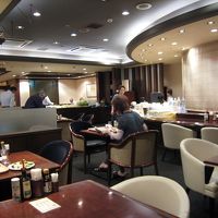 広いレストランです