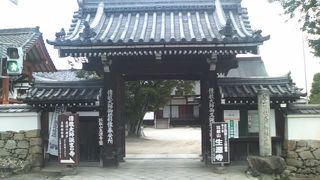 京阪坂本駅傍、境内自由拝観出来ます