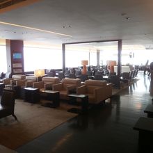 ファーストクラスラウンジ内です。