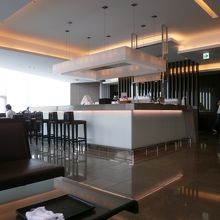 バーコーナーです。夕方にお酒の提供もあるようです。