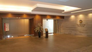 サクララウンジよりも空いていました。　食事の品数が多かったです。