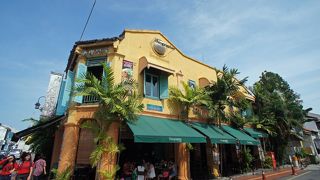 ジョンカー・ストリートで夜遅くまでやっている唯一の店