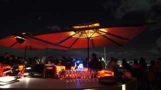 眺めの良さは最高です。有料展望台に行くならこちらがおすすめ。でも食事は高い。