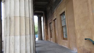 独特の、重厚な存在感です