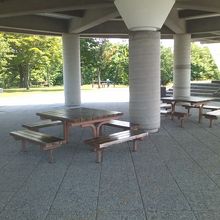 涼風が心地良い展望台１Fの様子