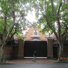 康平路７１号、大邸宅です。