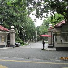 興国賓館、入口にガードマン。