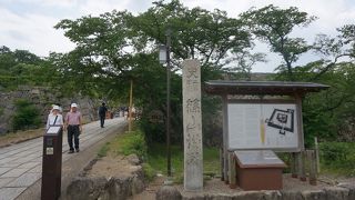 歴史を感じる静かな場所でした