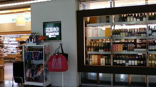 空港ならではのエコバックもあります。