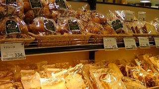 クイーンズ伊勢丹のオリジナルパンです。