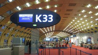 機能的な空港ですが、免税店がイマイチ