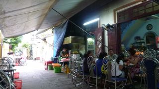 楽しくベトナム料理を頂けます