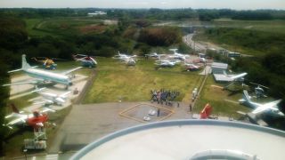 幼稚園児から老人ホームの方まで来ていました