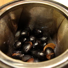 黒豆茶の中のお豆は食べられるそうです