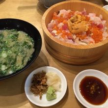 味噌汁は別売です。