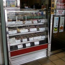 おはぎ、おむすびなどあります。