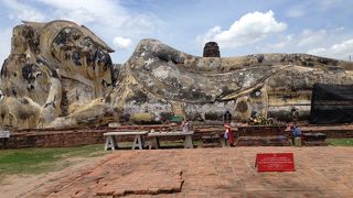 花売りのおばさんがうっとうしいですが入場料は無料です