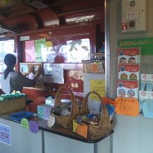 車内売店の様子