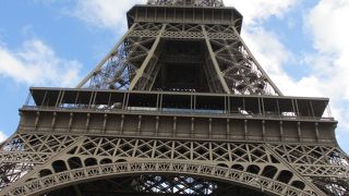 間近で見るより遠目の方が絵になる