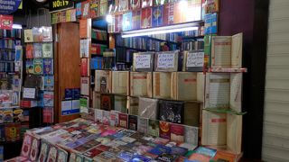 グランバザールが日曜日で閉店だったが古本街は開いていた