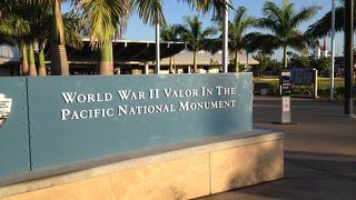 ホノルルで食べてばかりでいないで、歴史の一コマを学んだら。