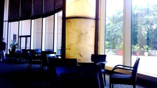 眺めのいいひろびろしたカフェです